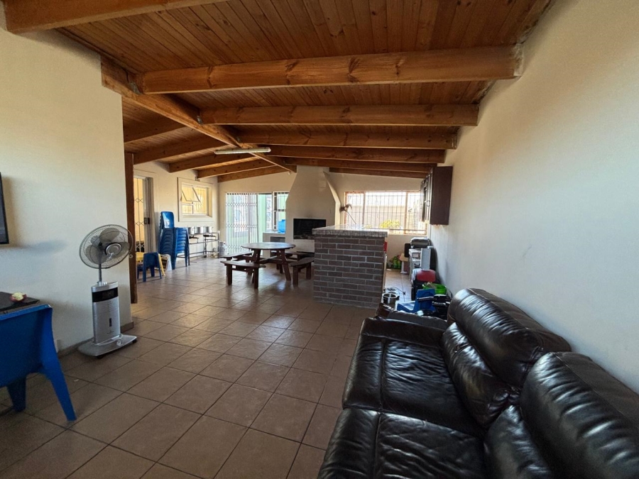 To Let 4 Bedroom Property for Rent in Vredelust Western Cape